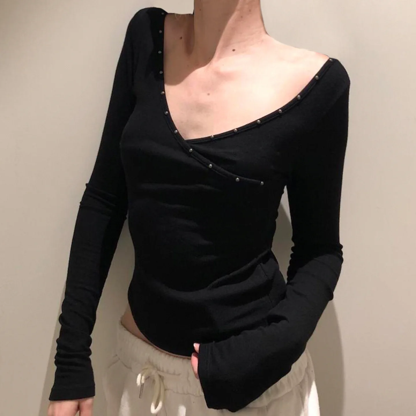 Long-sleeved Base Shirt Y2k Autumn Fashion American Vinatge Sexy Girl V-neck Design Rivet Punk New Thin T-shirt Harajuku Clothes
