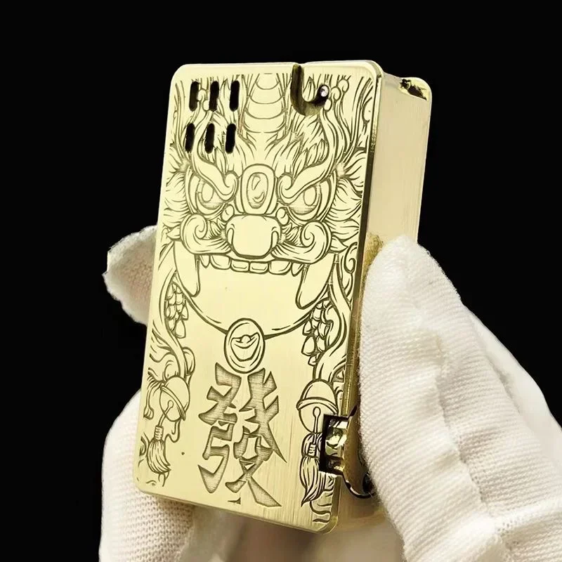 New Style Brass Exquisite Engraving Lamp Oil Lighter，with Spare Flint Warehouse, Creative Ejection Ignition, Men's Gift