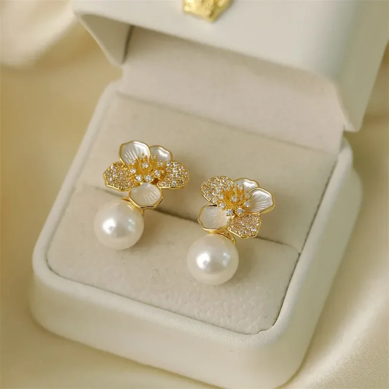 Luxury Pearl Drop Earrings Gold Plated Rhinestone Floral Inlay for Lady Wedding Daily Wear Jewelry Fashion New Arrival