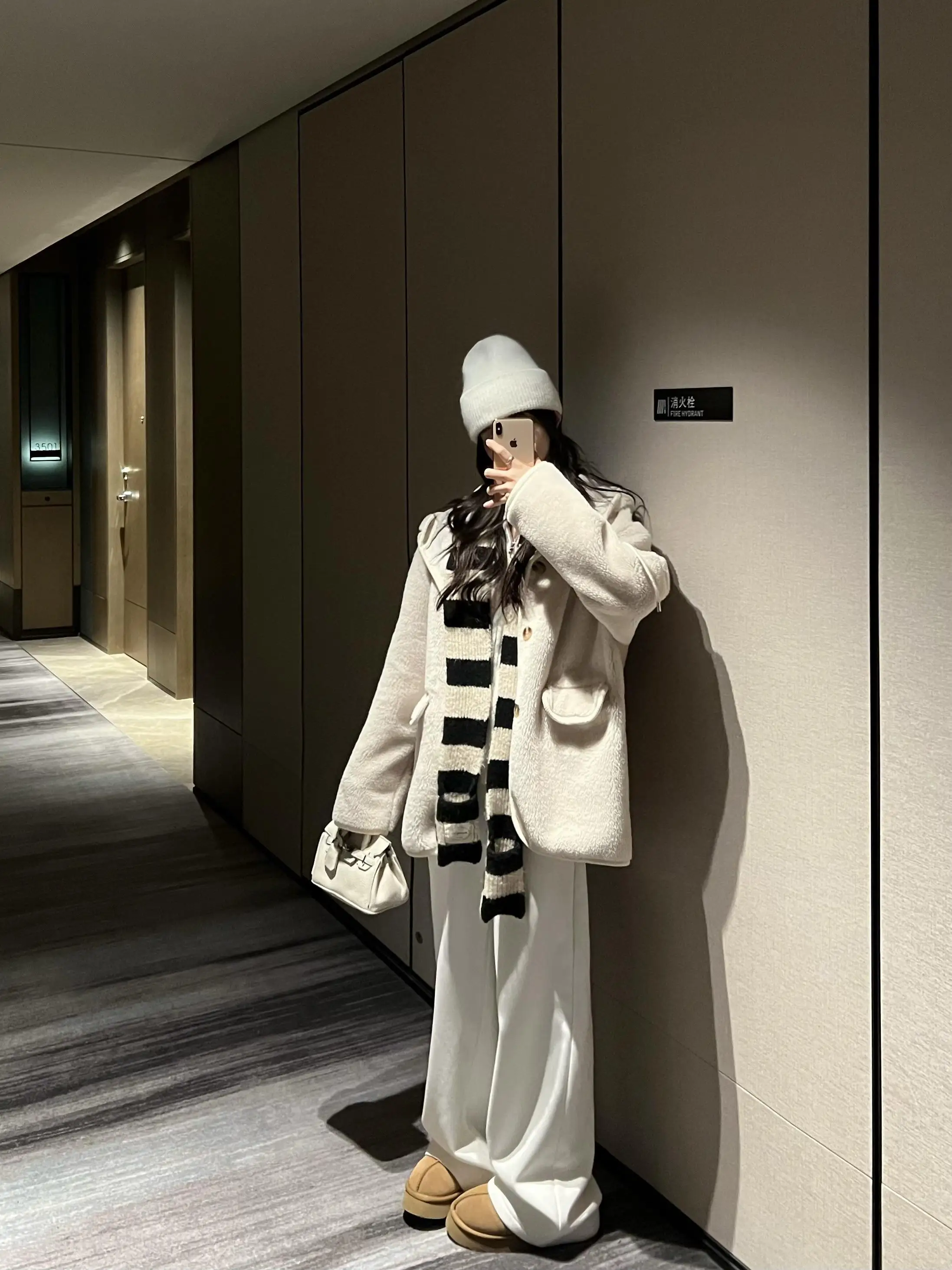 

Женская свободная шуба из натурального меха овчины и кожи Five Zero Five Zero Wuling