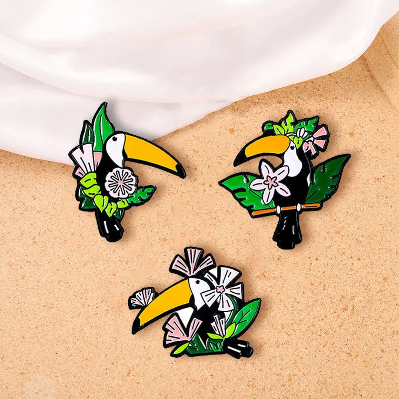 Creative Cartoon Parrot Brooch Fashion Alloy Toucan Badge Pin Decorative Accessory For DIY Clothing Bags Hat Scarf T-shirt Jeans