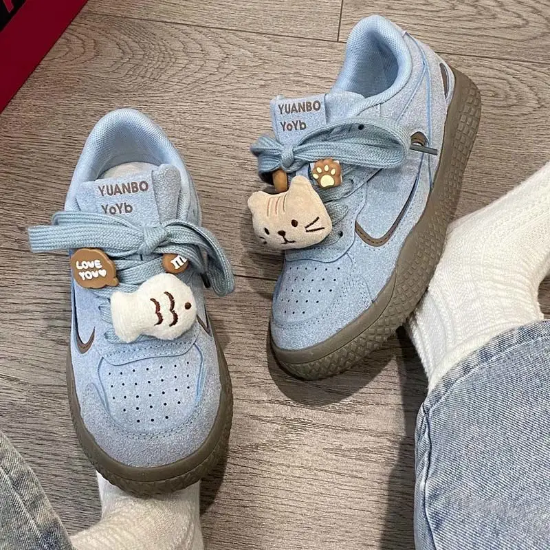 Sanrio National Tide Haze Blue KT 보드 신발 여성 2025 봄과 가을 New Hundred Ins 캐주얼 빵 작은 화이트 보드 신발