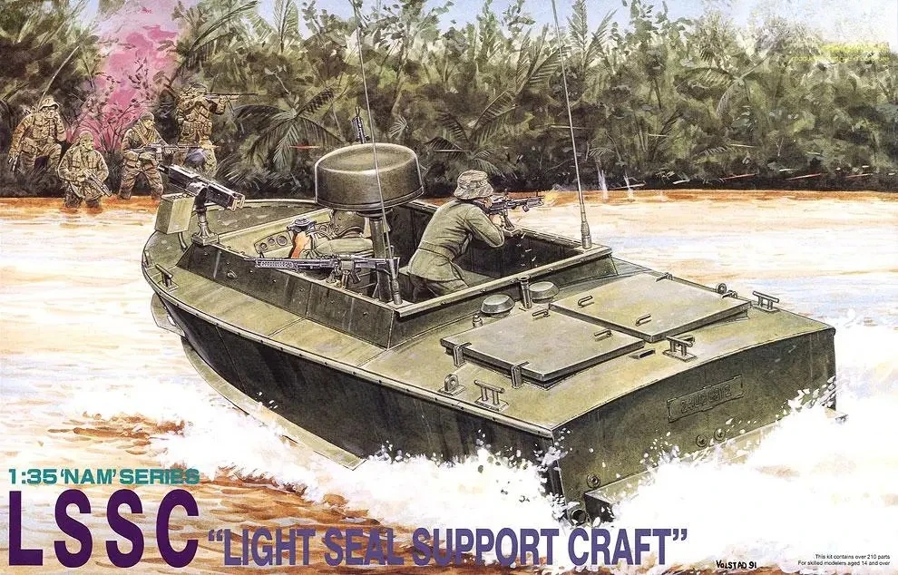 

X-T DRAGON 3301 1/35 Scale LSSC Light Seal Support Craft Plastic Model kit