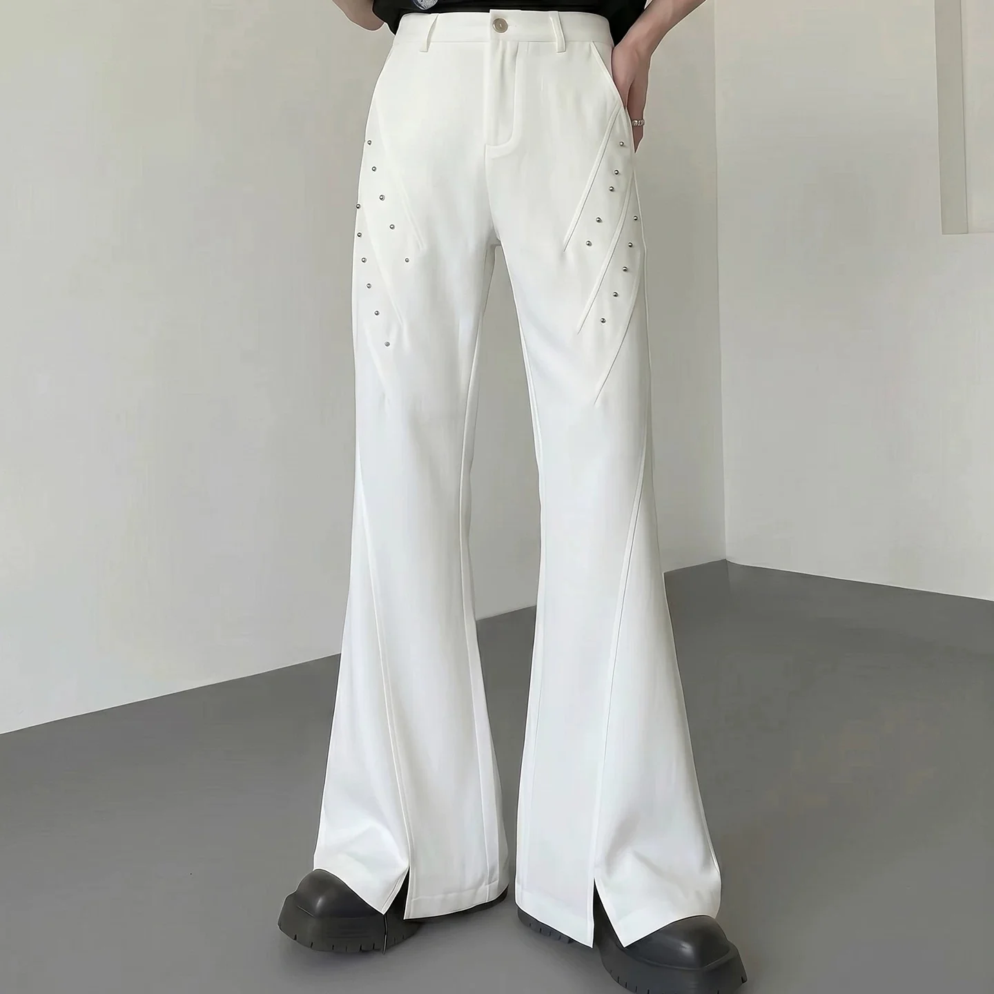 

White Boot-Cut Pants For Man Niche Drape Vent Rivet Design Handsome Fashionable Pleated Loose Casual High Waist Trousers