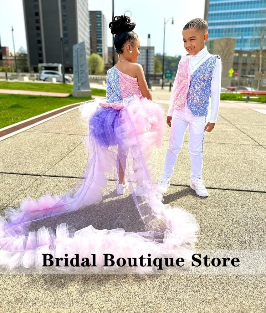Luxury 2024 New Flower Girls Dress For Weddings Glitter Sequins Beading Ruffles Birthday Gown With Bow and Train Customized 