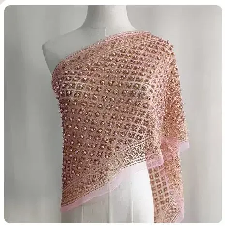 يمكن مطابقة الملابس النسائية داي بحرية مع شال مطرز لامع تايلاند لامع