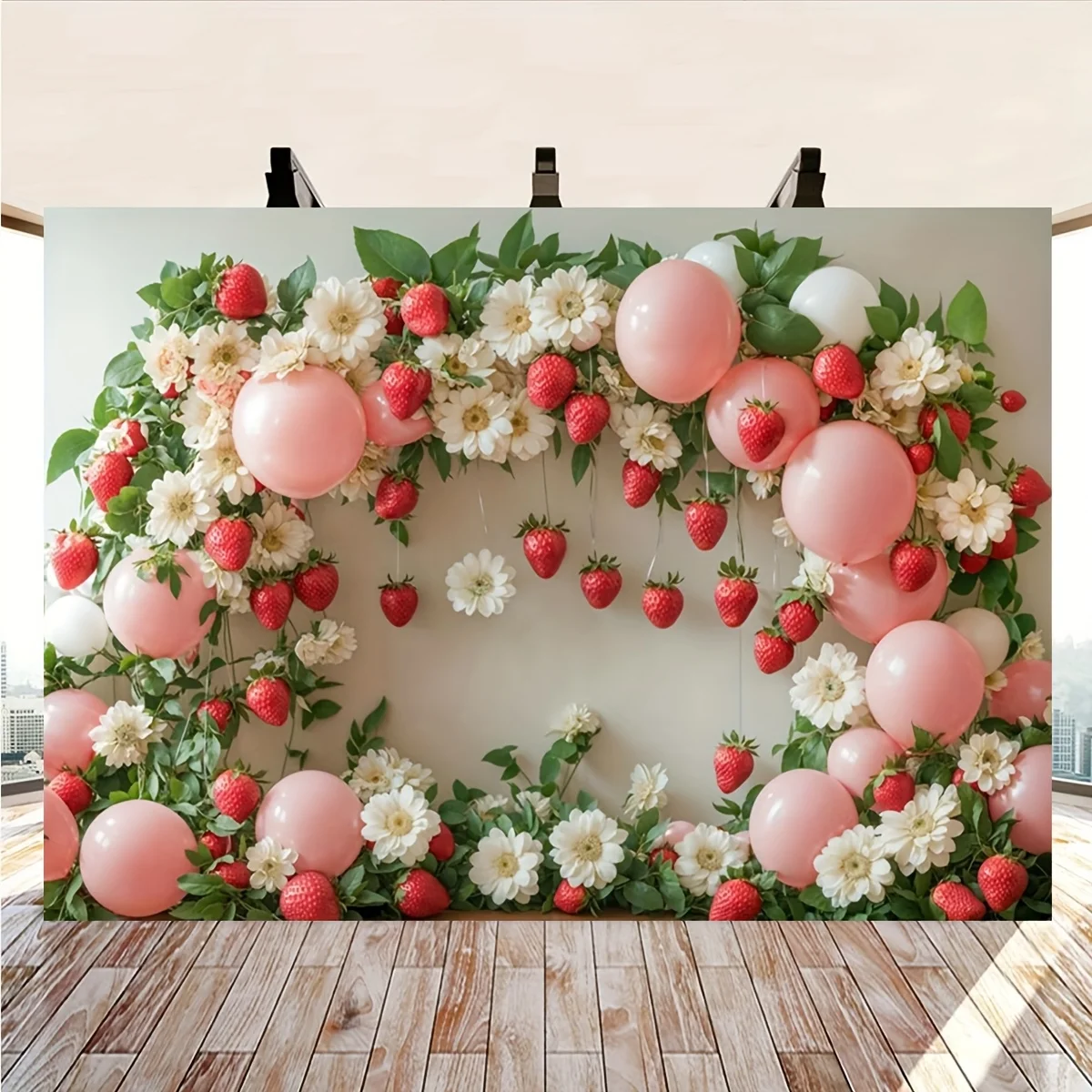 Elegante rosa Ballongirlande mit Erdbeer- und Blumenfotografie-Hintergrund