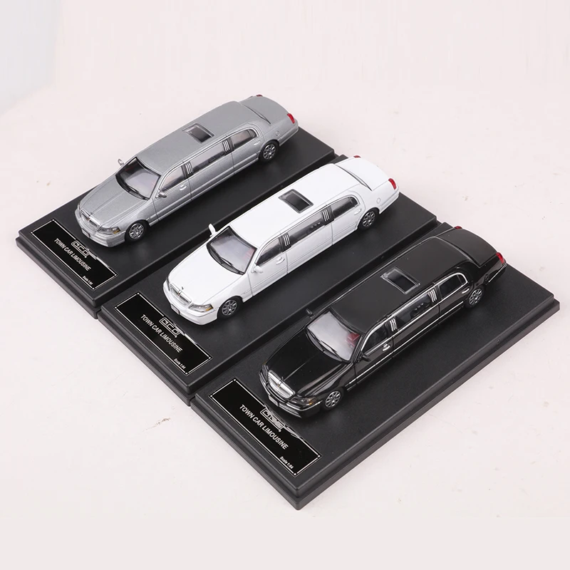 GCD 1:64 Town Car Limousine Alloy Model Car