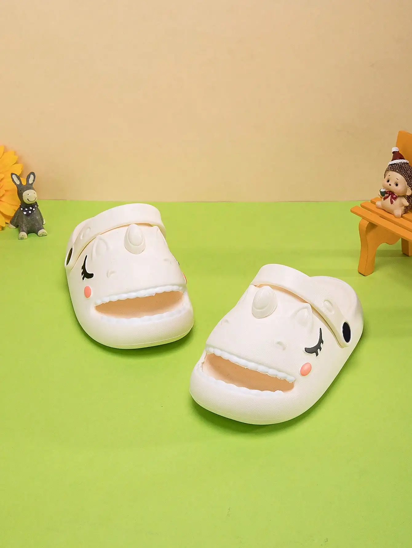 Cute cartoon lightweight trendy clogs for baby boys, suitable for summer