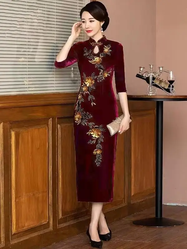 Elegant Chinese Style Long Qipao Dress with Slit And Embroidery in Gold Velvet for Middle Aged And Elderly Women