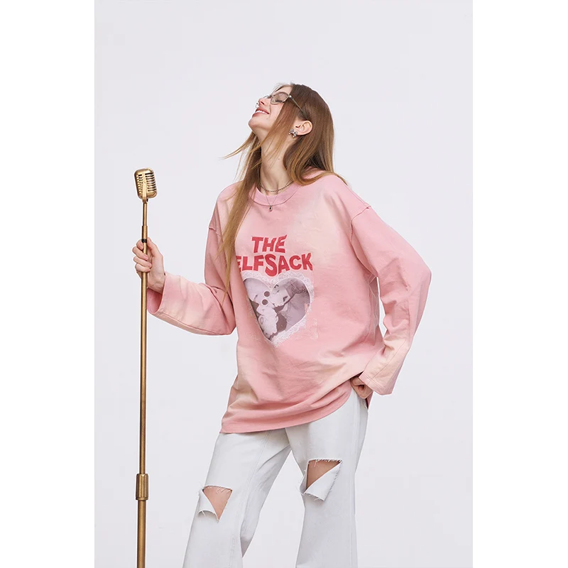 ELFSACK Women's Pink Gradient T-Shirt with Lace Heart Portrait, Vintage Y2K Oversized Long Sleeve Tee for Daily Casual Outfit