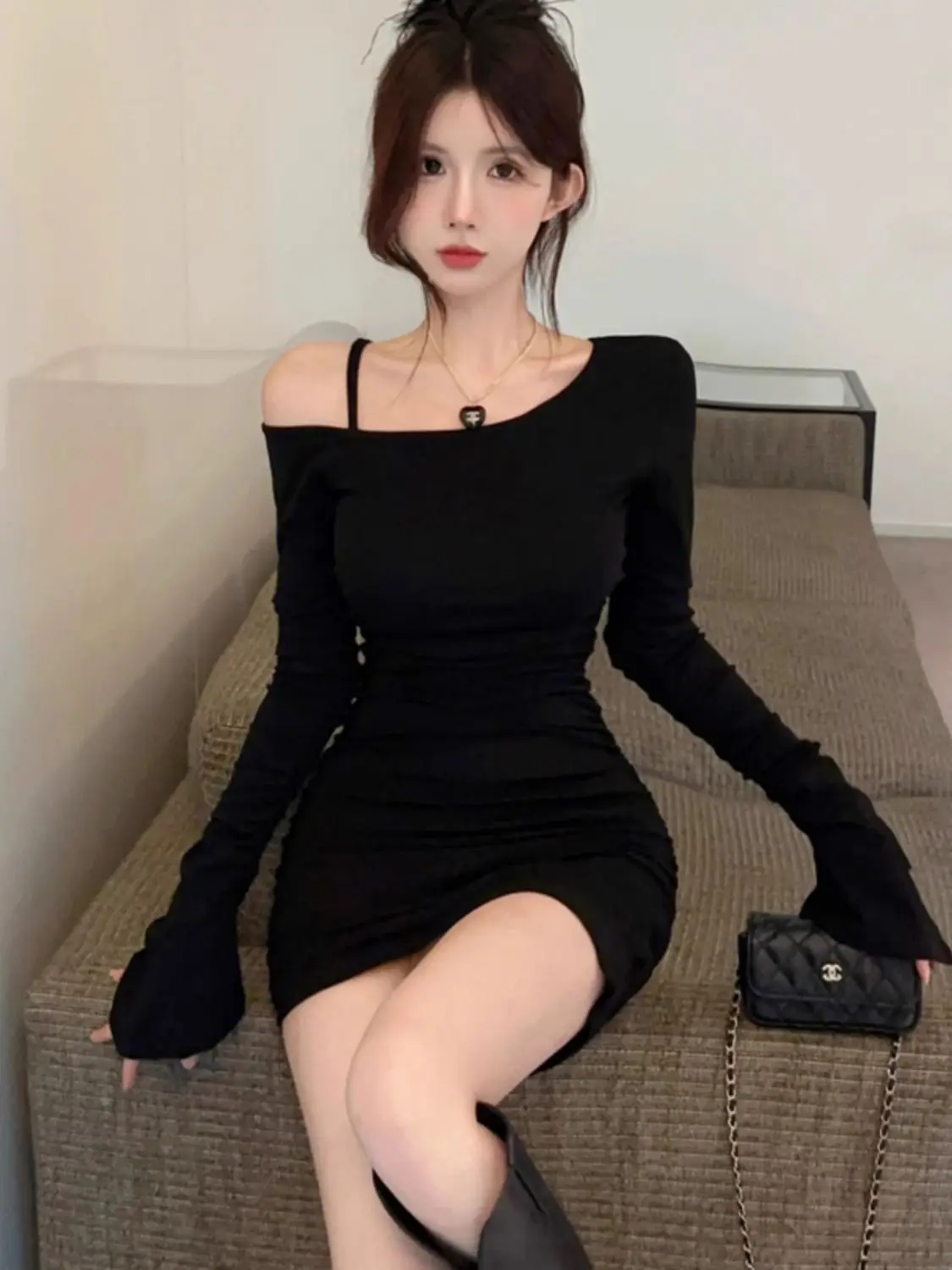 女の子のための傾斜ショルダードレス,ベルスリーブ,タイトなヒップカバーのショートスカート,赤いタイトなTシャツ,新年のスタイル,純粋な欲求,春と秋