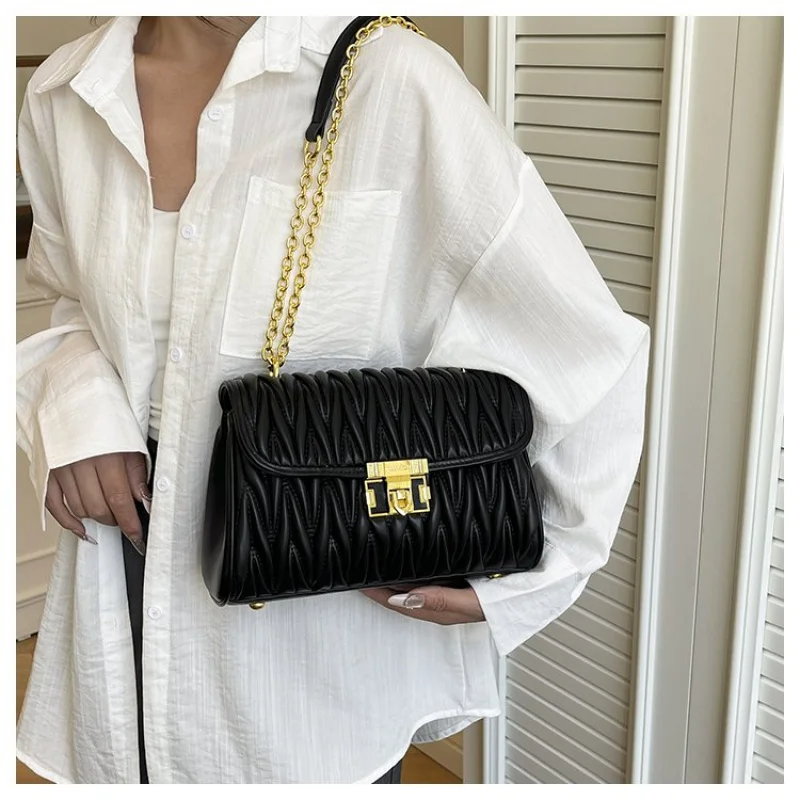 حقيبة كتف نسائية فاخرة مصنوعة من الجلد الفاخر، مظهر يومي أنيق من باريس الراقية #4