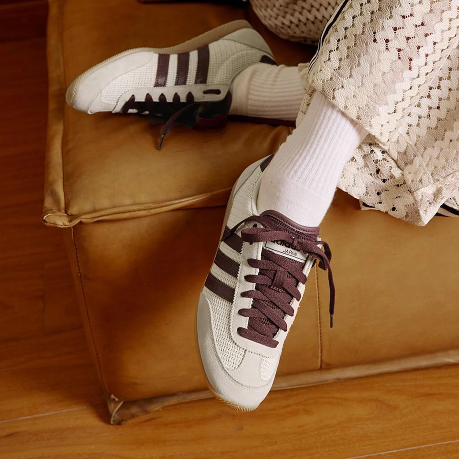 

Женские легкие повседневные спортивные туфли с низким верхом Adidas Original Originals JR7161