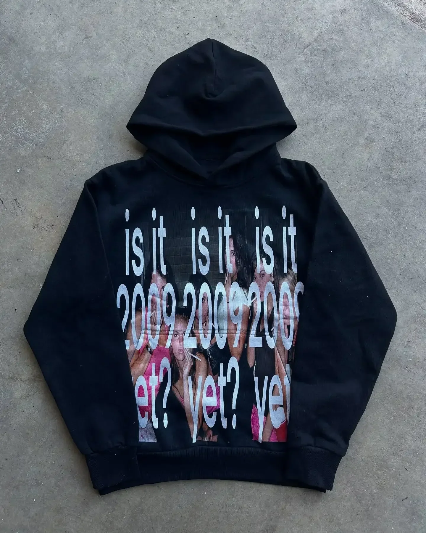 Damen-Kapuzenpullover im Dark-Style, schwarz, mit Hutkrempe, Lippen-Porträt-Print, lockerer Schnitt, überschnittenen Schultern, Kängurutasche, Pullover-Sweatshirt – Detail 13