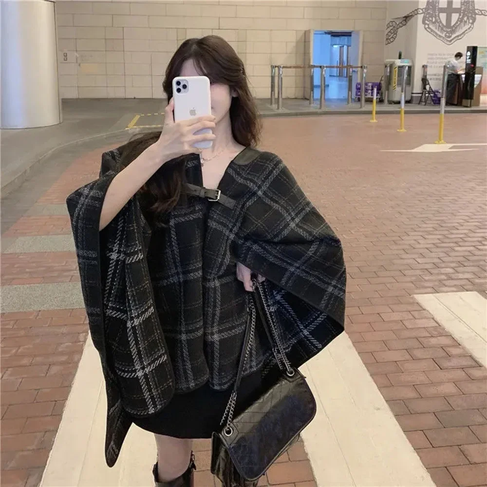 

2024 Black Plaid Woolen Cape Coat For Women Spring Autumn Mid Length Fashion Shawl Ladies Elegant Cloak Streetwear Poncho Jacket