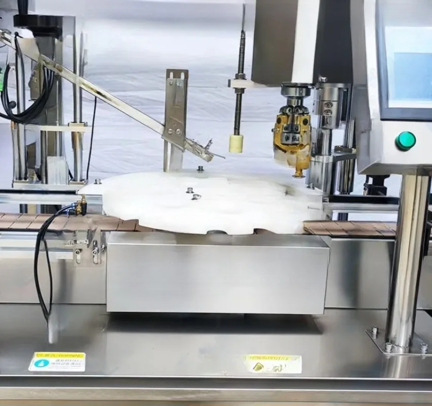 Automatic Ropp Cap Capper Glass Bottle Pilfer Proof Cap Vitamin Energy Drinks Screw Capping Locking Machine
