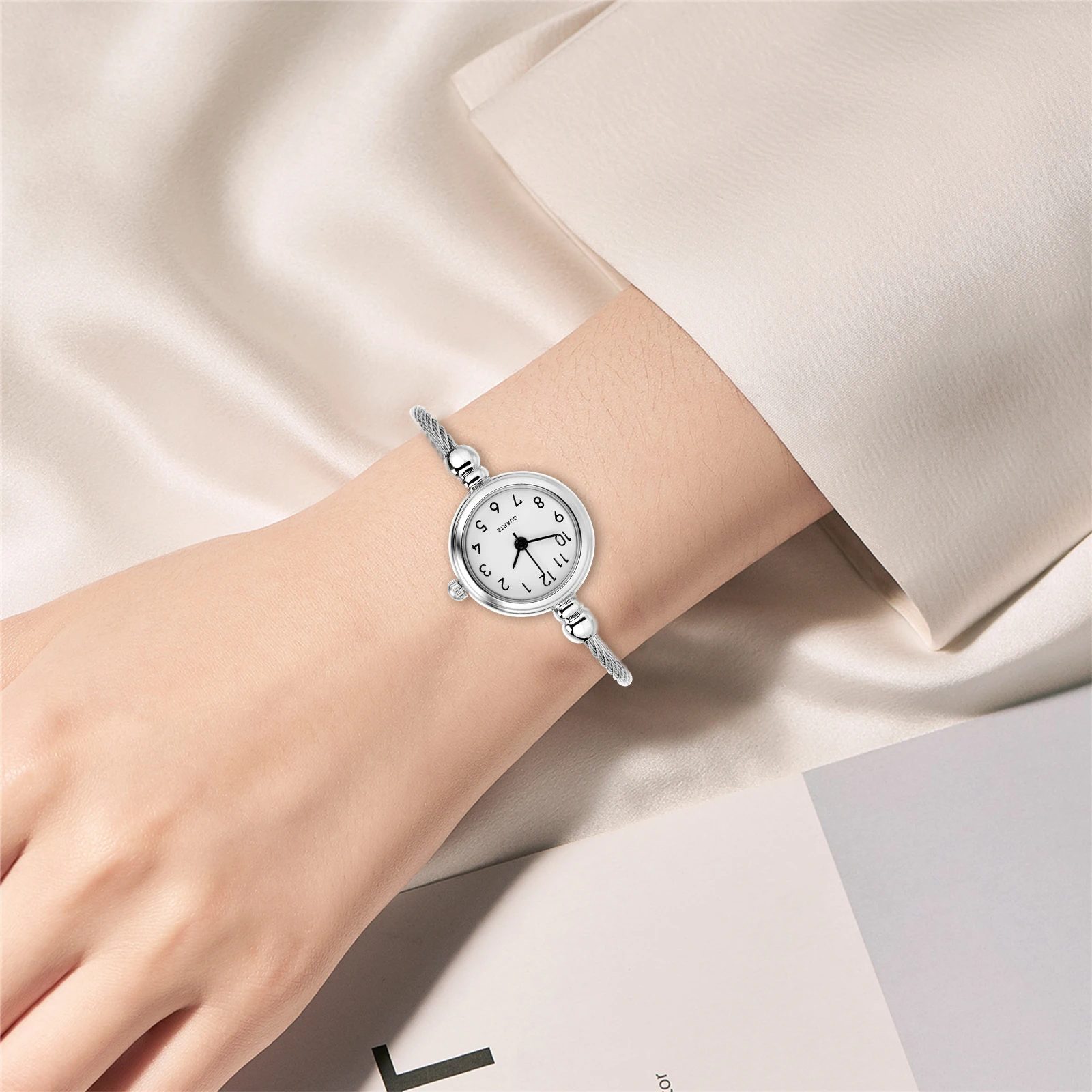 

Digital Watch White Women Fashion Quartz Bracelet Wristwatch For Daily Wear Stylish Elegant Gift Women Watches Fashion