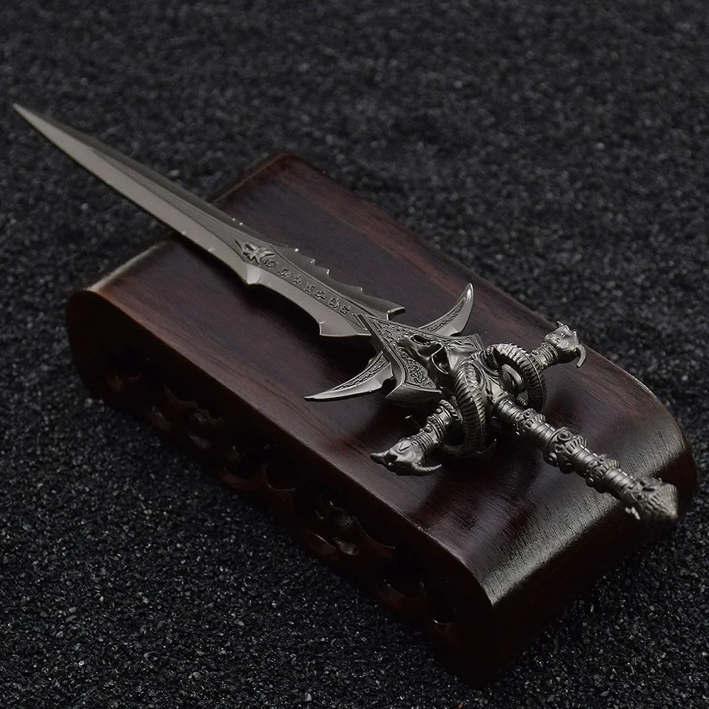 کی 14cm World of Warcraft Anime Figure Lich King Frostmourne Peripheral Model New Style Carved Samurai Weapon Birthday Gift Toy Kid