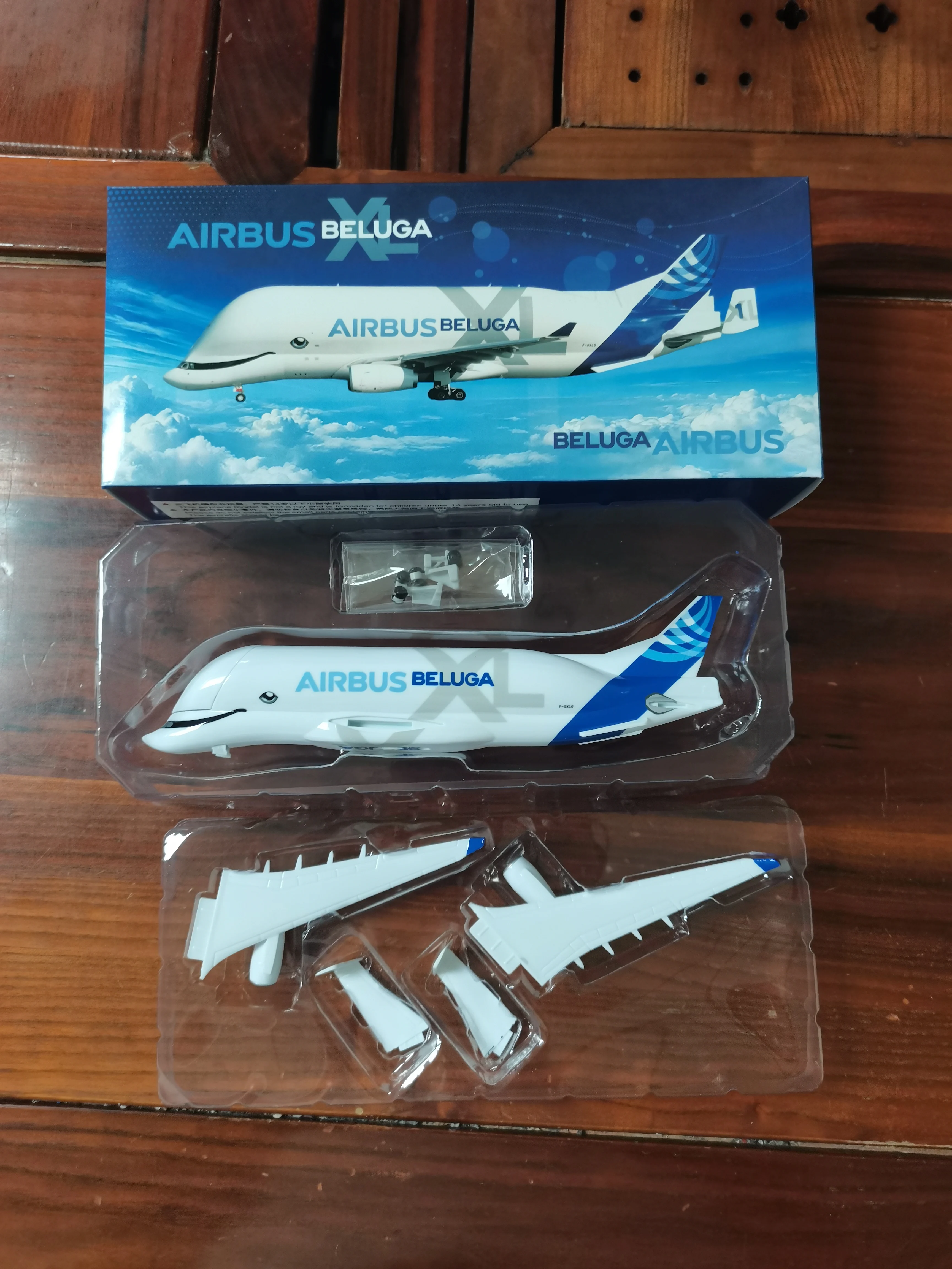 20CM Plane Model Airbus A330 Beluga Transport Aircraft Openable Cabin Door ABS Resin Miniature Airplane Collection Gift