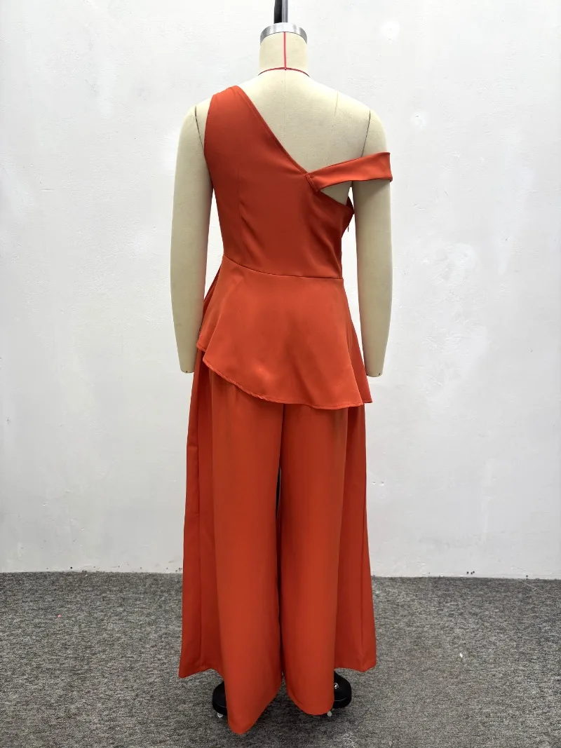 Afrikanisches Damen-2-Teiler-Outfit: Asymmetrisches One-Shoulder-Peplum-Top und weit geschnittene Hose, elegantes Party- und Abendoutfit für Damen. – Detail 4