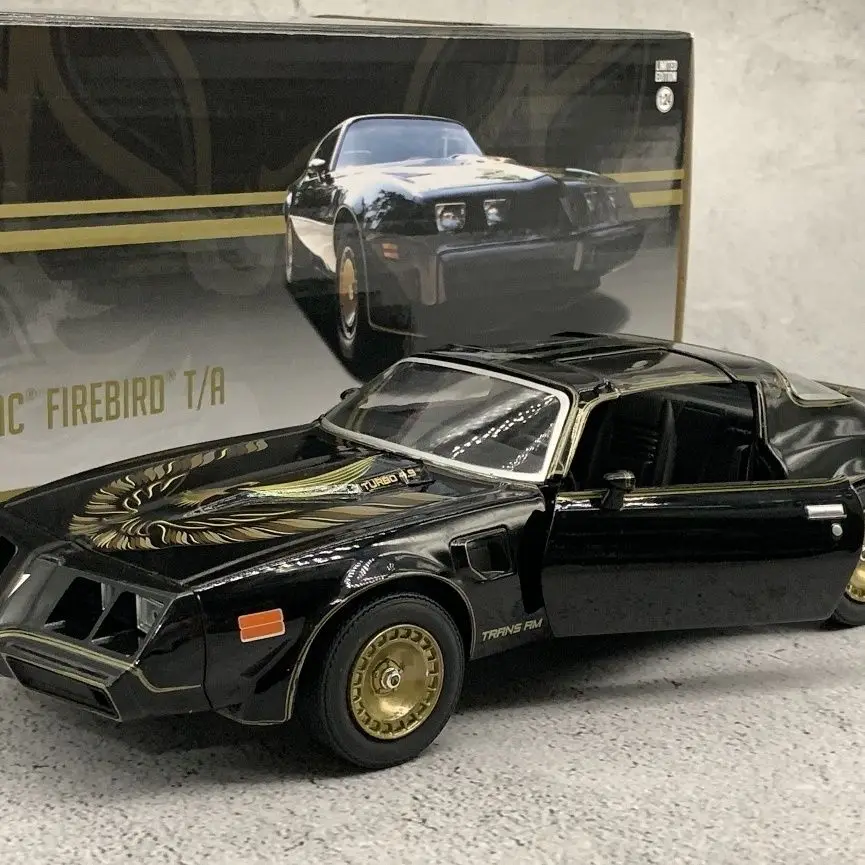 Green Light 1/24 1973 HQ MONARO GETS Muscle Car Alloy Car Model, Two Doors