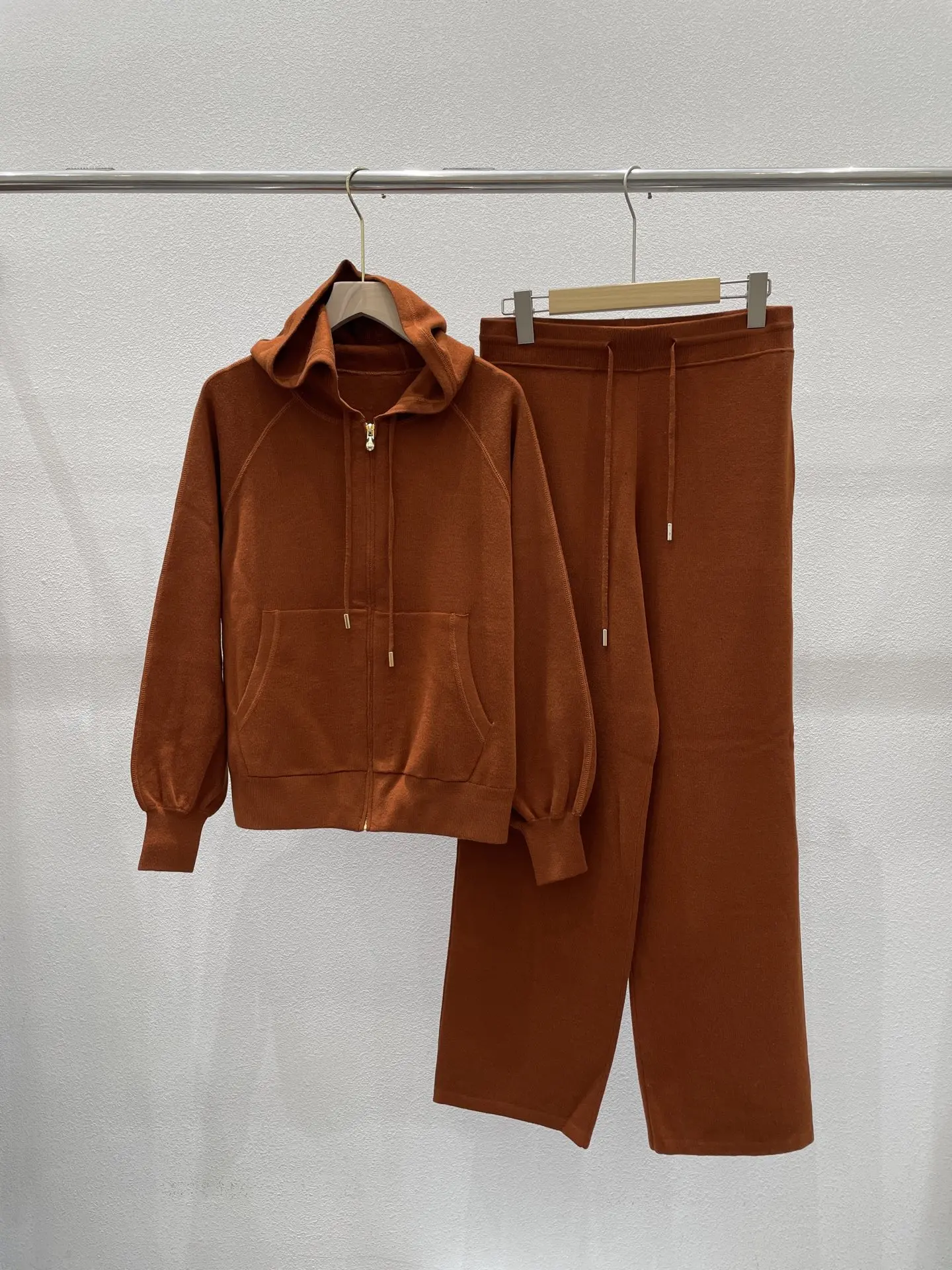 High-Quality New Arrival for Autumn/Winter 2026 Women's Knit Set Grey, Orange