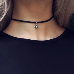 2026 Retro Female Clavicle Chain Velvet Belt Short Necklace Petal Moonstone Small Pendant Fashion Necklace Collar