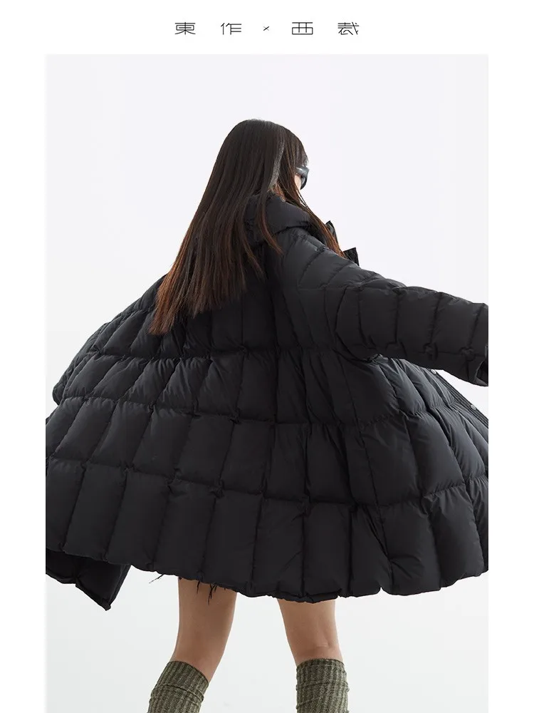 Riempito con piumino d'anatra bianco da 240 g ~ Piumino stile mantello ispirato al design Cappotto di media lunghezza a trapezio Nuovi abiti da donna 2025 Inverno