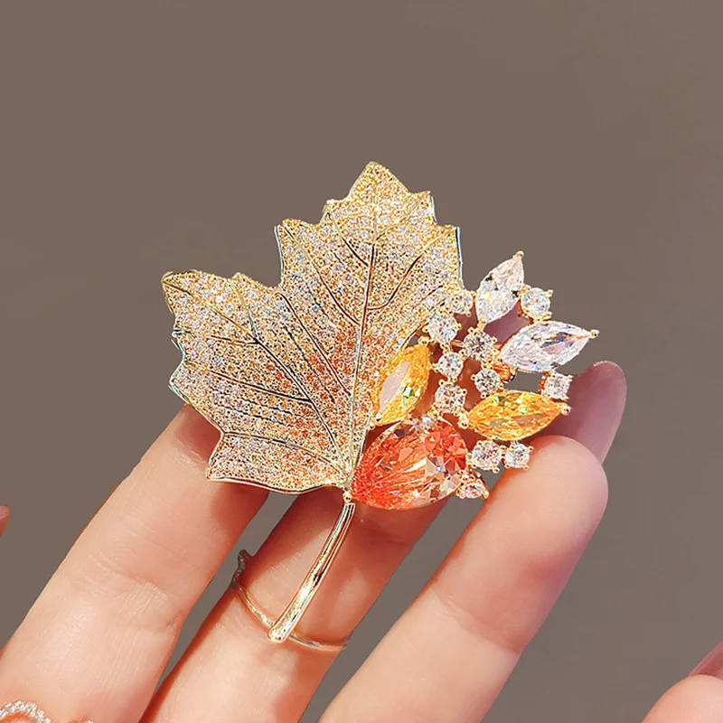 Luxury Crystal Zircon Maple Leaf Brooch For Women Shiny Rhinestone Tulip Flower Brooches Pin Banquet Wedding Party Charm Jewelry