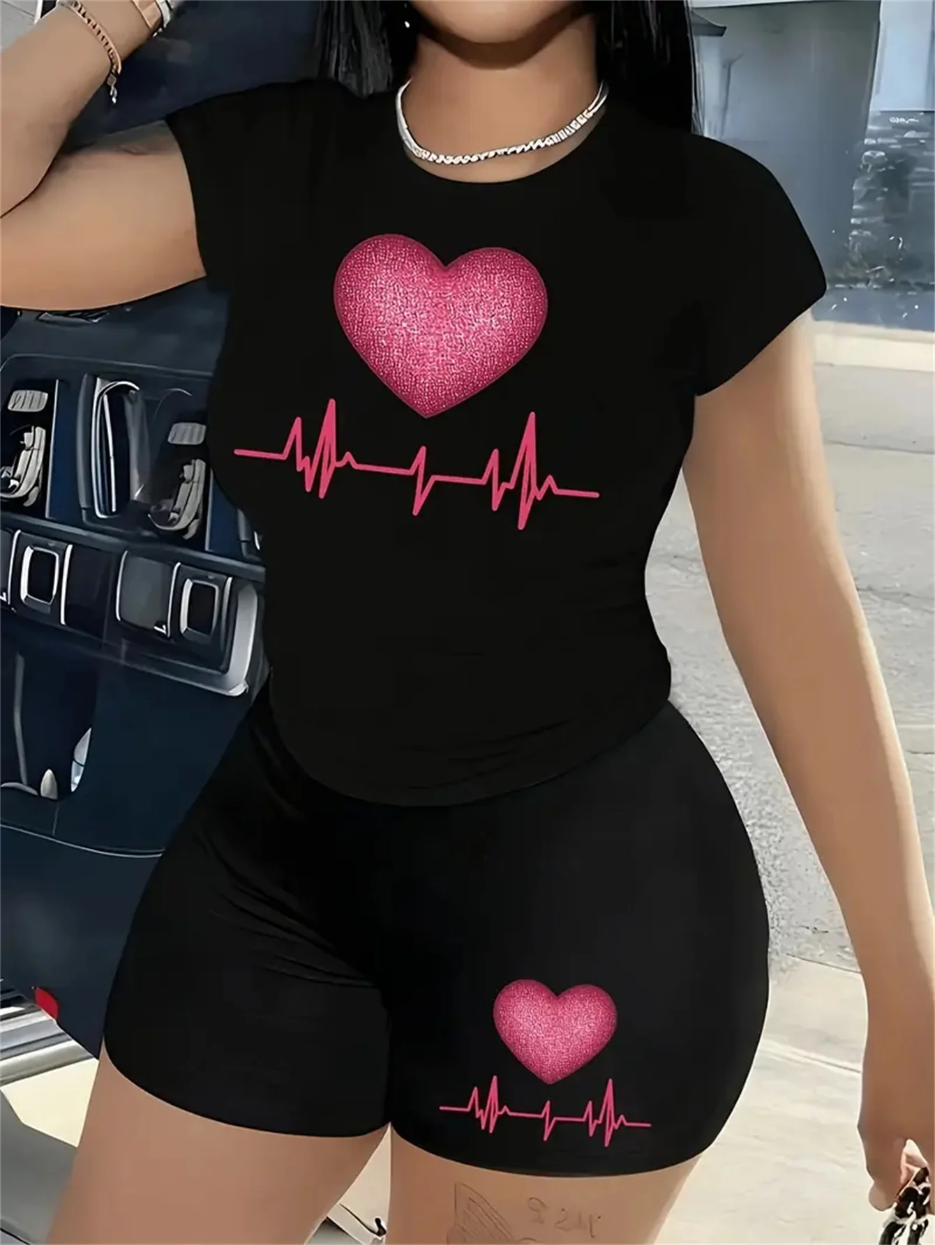 T-shirt da donna a maniche corte stampata di tendenza alla moda, abito casual da donna alla moda