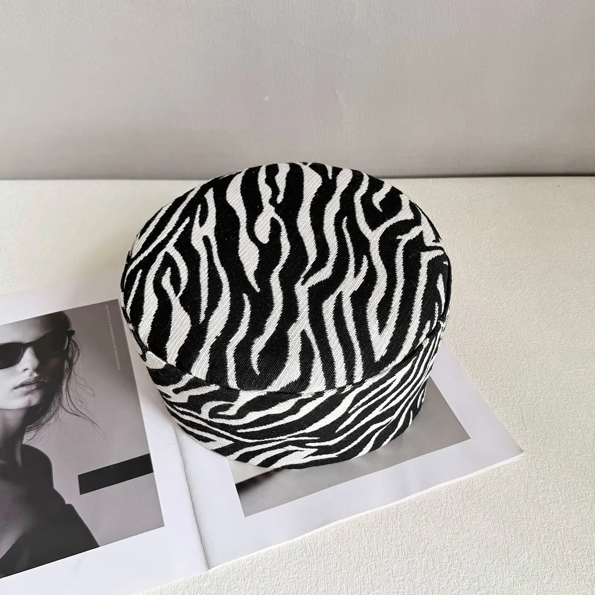 Französische Retro-Medizinbox-Mütze für Damen, britische Sommer-Herbst-Zebra-Print-Pillbox-Baskenmütze, Damen-Hepburn-Sonnenschutzkappe, Bonnet – Detail 14