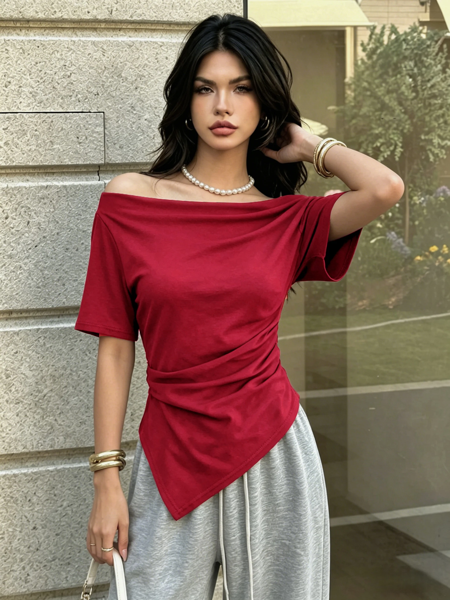 Damen-Top mit freiem Schulterbereich, kurzen Ärmeln, überkreuzter Raffung an der Taille, asymmetrischem Saum, figurbetontem Schnitt, im Y2K-Stil, sexy, für Weihnachten, Feiertage, Partys und Freizeit, T-Shirt. – Detail 3