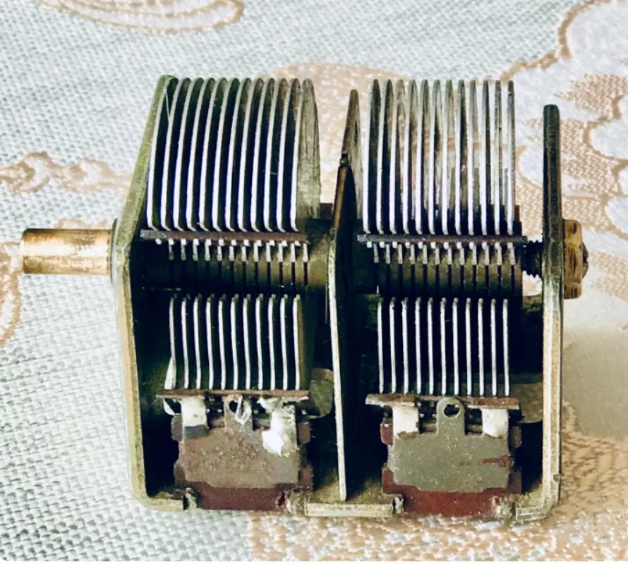 Picture 4: Duplex variable capacitor 365pF  2 adjustable capacitor uniform distance between the two