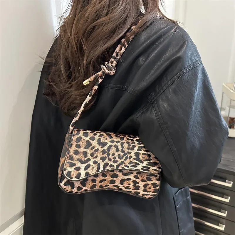 Leopard Print Small Square Bag Retro European American Style Casual Portable Shoulder Crossbody Bag for Women Fashionable view 3