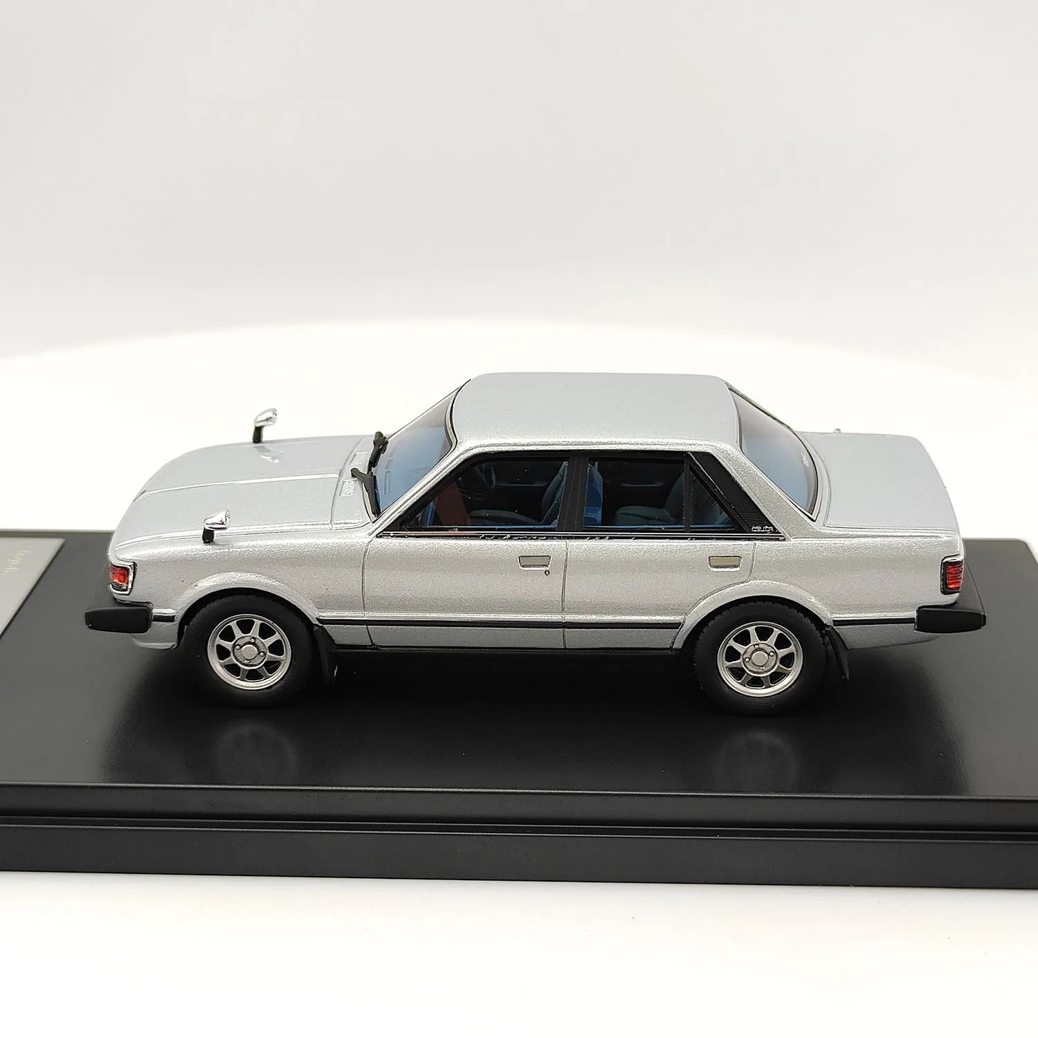 مرحبا قصة 1:43 مقياس تويوتا كامري سيليكا 2000 GT 1980 الراتنج نموذج سيارة تحصيل لعبة هدية تذكارية عرض حلية #4