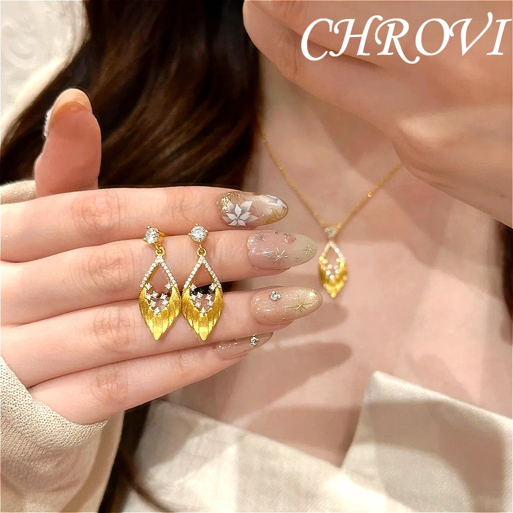 Exquisite Halskette mit einem Vintage-Gold-Federanhänger aus 925er Sterlingsilber, hochwertige Ohrringe mit Flügel- und Diamantverzierung, Anhänger für Damen. – Detail 5