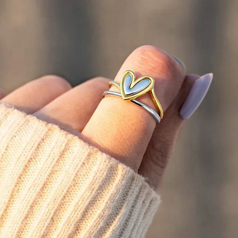 Huitan Zierliche, ausgehöhlte Herzringe für Frauen, süße romantische zweifarbige Finger-Accessoires, Charms, glänzender Hochzeits-Brautschmuck