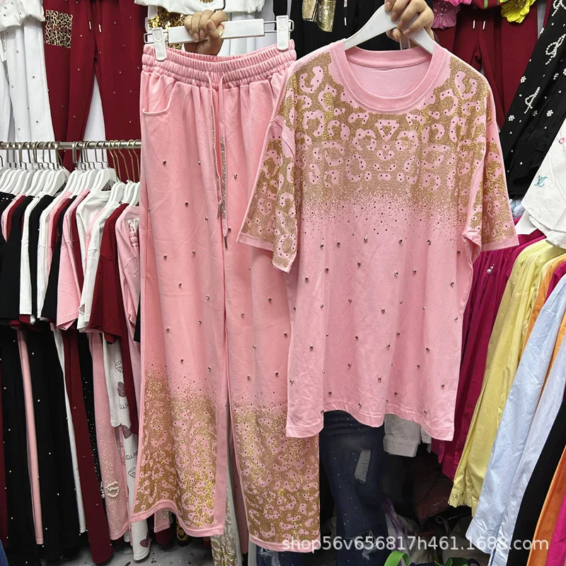 

Европейский модный леопардовый комплект из двух предметов с цветными блоками и бриллиантами, свободная футболка с круглым вырезом и короткими рукавами + прямые брюки с эластичной резинкой на талии