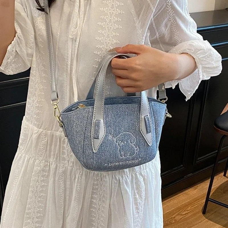 

Luxury Tote Bag For Women In Pebbled Leather With Zip Pocket And Open Top For Easy Access On The Go