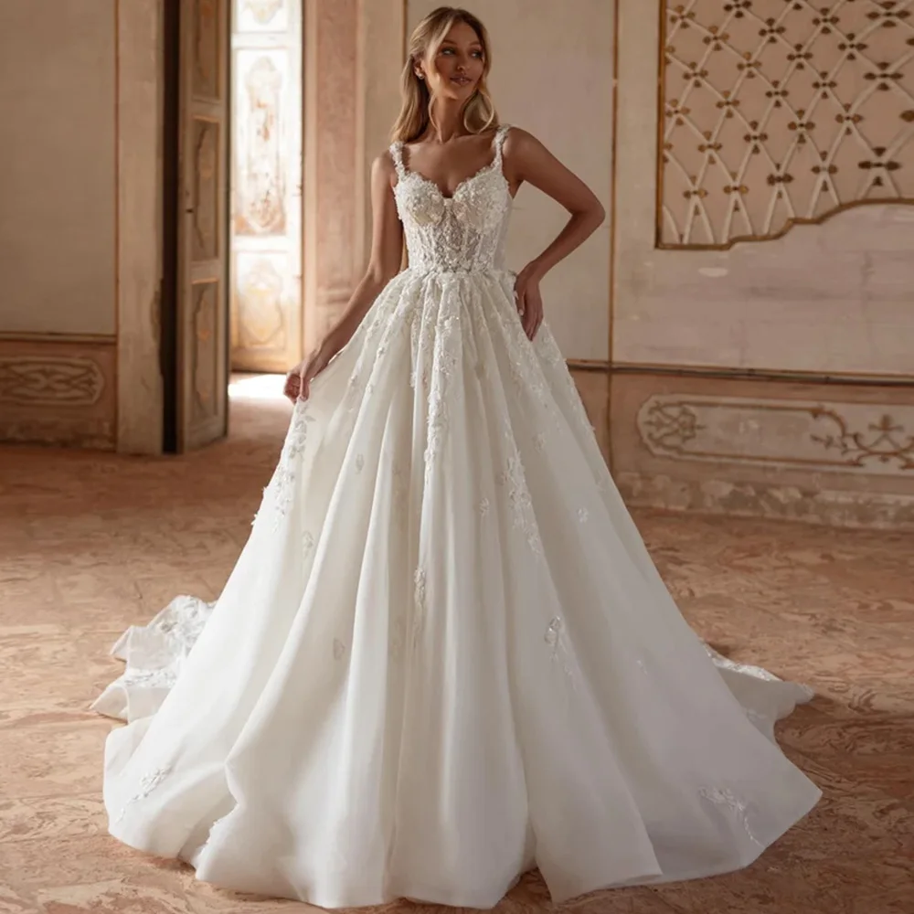 ชุดแต่งงานทรงเอไลน์ผ้าออร์แกนซ่า ดีไซน์หวานแบบไม่มีแขน คอวี แต่งดอกไม้ทำมือ สามารถสั่งตัดได้