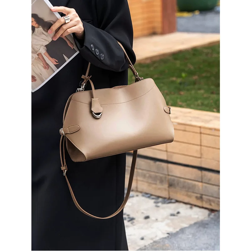 Hot Sale Commuting Style Large Capacity Business Tote Simple Beige Color Plain Split Cow Leather Women Handbag High-class
