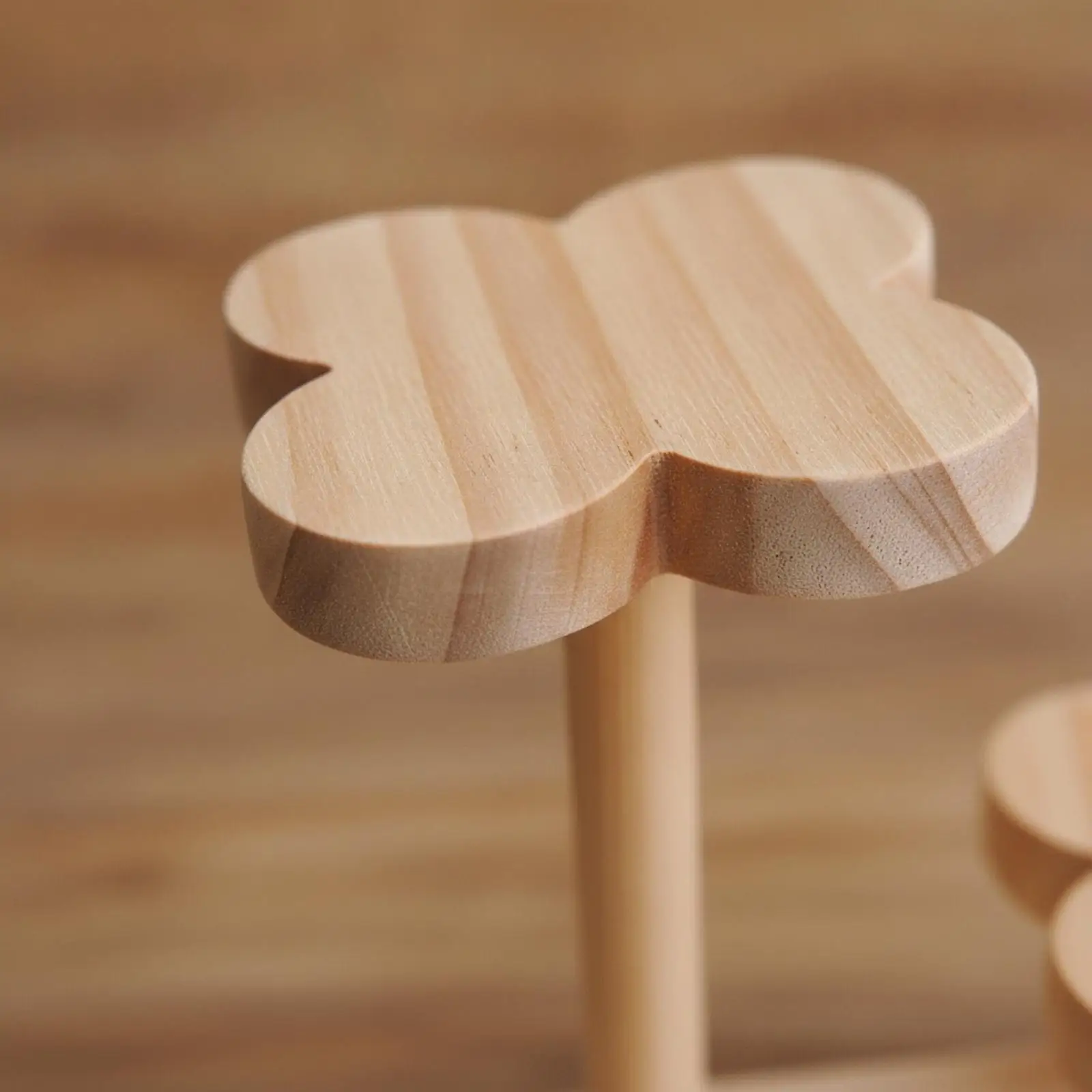 tiered-display-rack-with-flower-shaped-flower-like-tiers-sturdy-solid-wood-display-stand-with-rounded-base-assembly-required