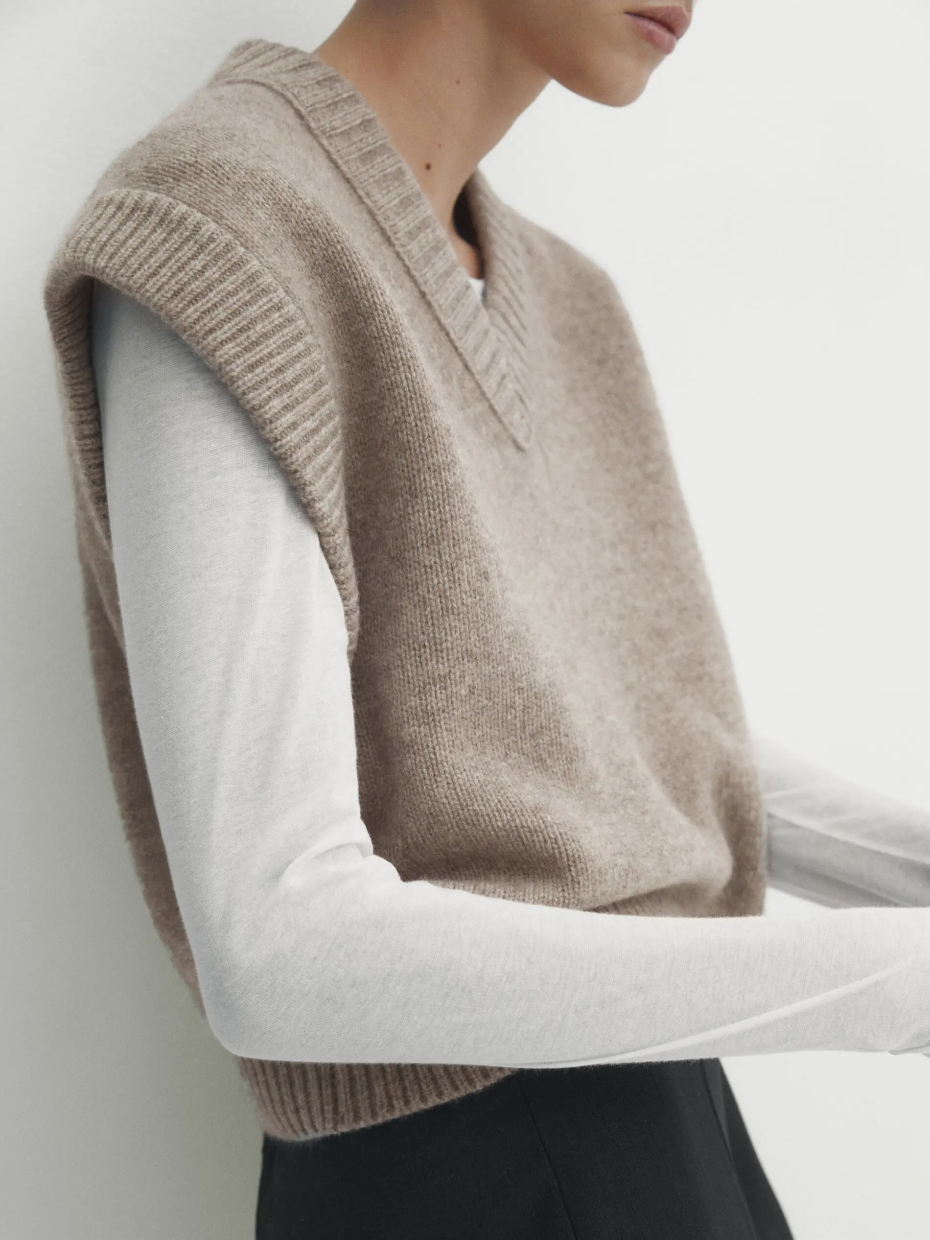 Ethereal MD 2023 autumn new style of Lazy yarn woven V-neck short-sleeved sweater vest