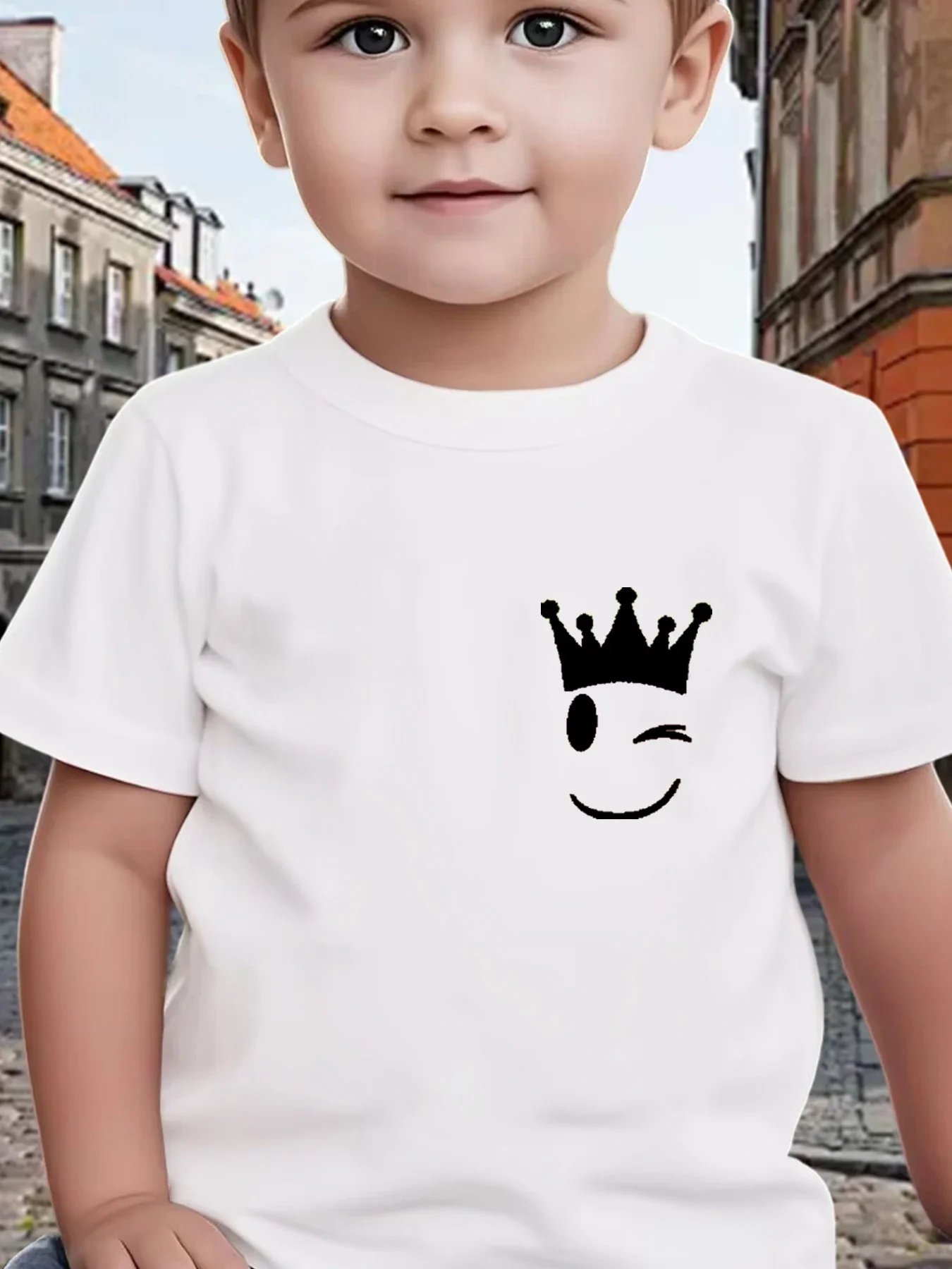 Kids Minimal Winking Smile Face Crown Pattern Short Sleeve Top Cute Pocket Position Design Casual Street Style Childrens T Shirt