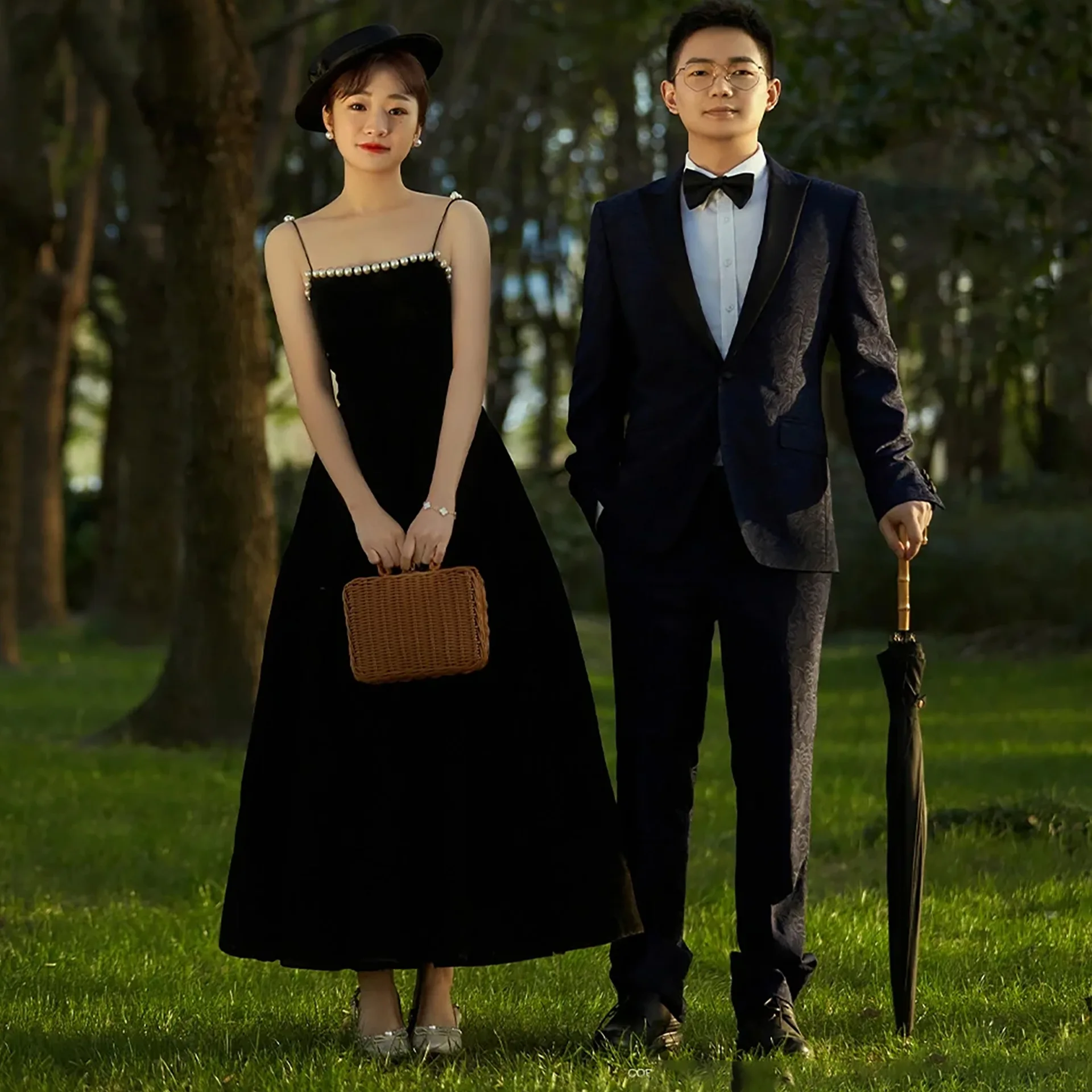 French Evening Dress High-End Black Camisole Velvet Studio Theme Couple Taking Pictures Light Wedding Mid-Length