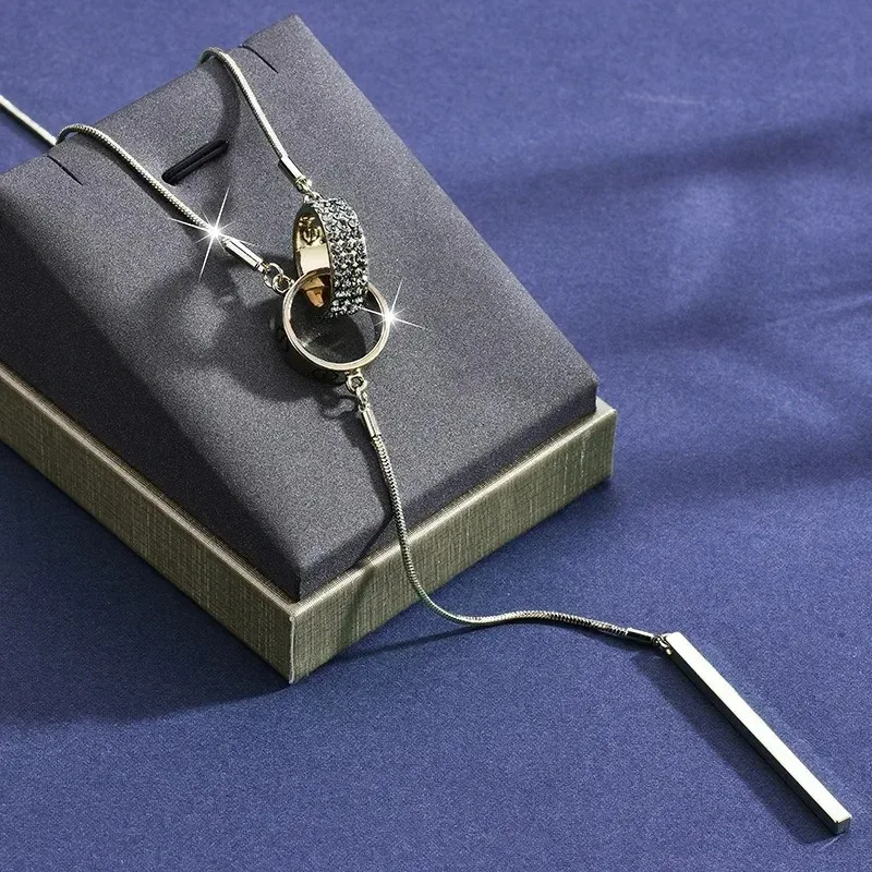 

An elegant and versatile double-ring sweater pendant necklace, a full diamond double-ring tassel long necklace