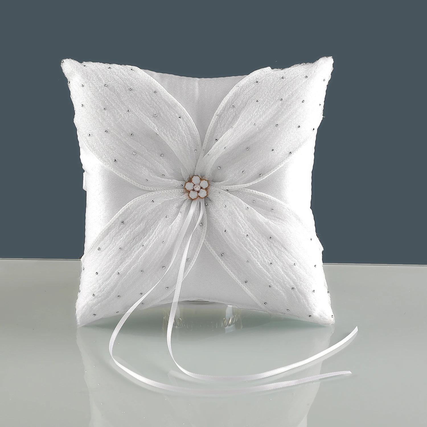 1-Piece Off-White Lace Wedding Ring Pillow for Wedding Parties - Elegant Simple Design