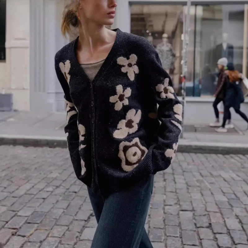 

Winter New Arrival Women's Loose Knitted Sweater Coat V-Ne Floral Embroidery Soft Comfortable Long Sve Korean Sle