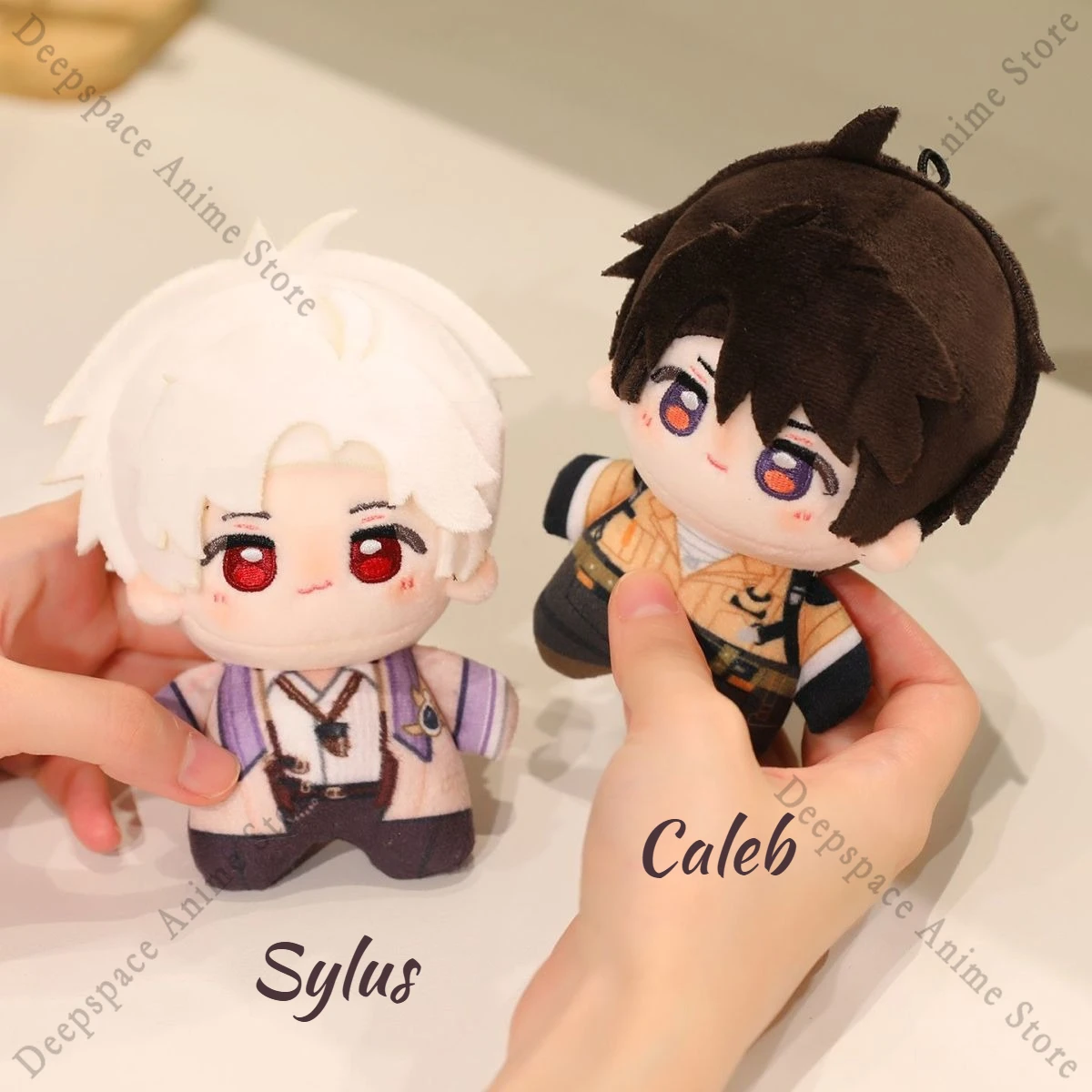 ตุ๊กตาผ้าพลัฌน่ารัก 10 ซม. ตัวละครจากเกม Love and Deepspace ซิลัส เซย์น ราฟาเอล คาเลบ ของขวัญสำหรับแฟนๆ ของเล่นสำหรับเดินทางและนอนกอด